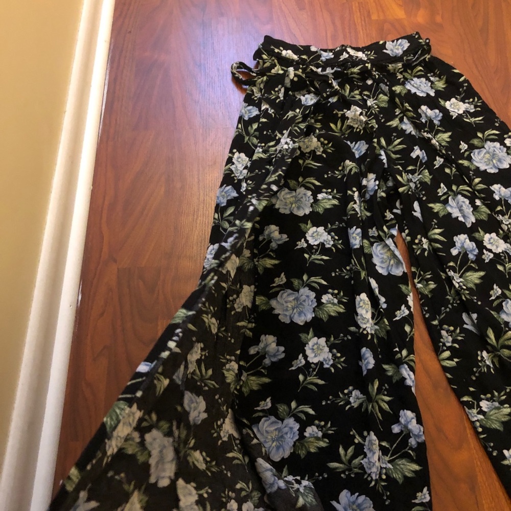 NWOT AEO Floral Wide Leg Pants - Picture 3 of 5